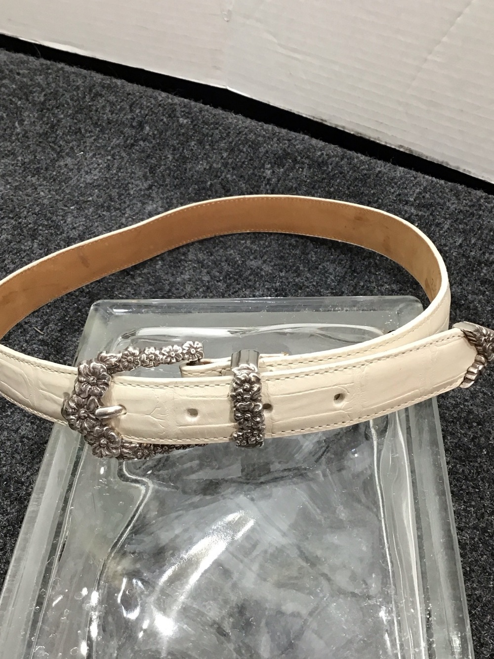 Brighton off white croc embossed leather belt silver floral buckle M30